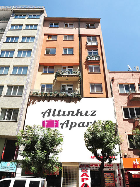 Altınkız Apart bina girişi, Eskişehir